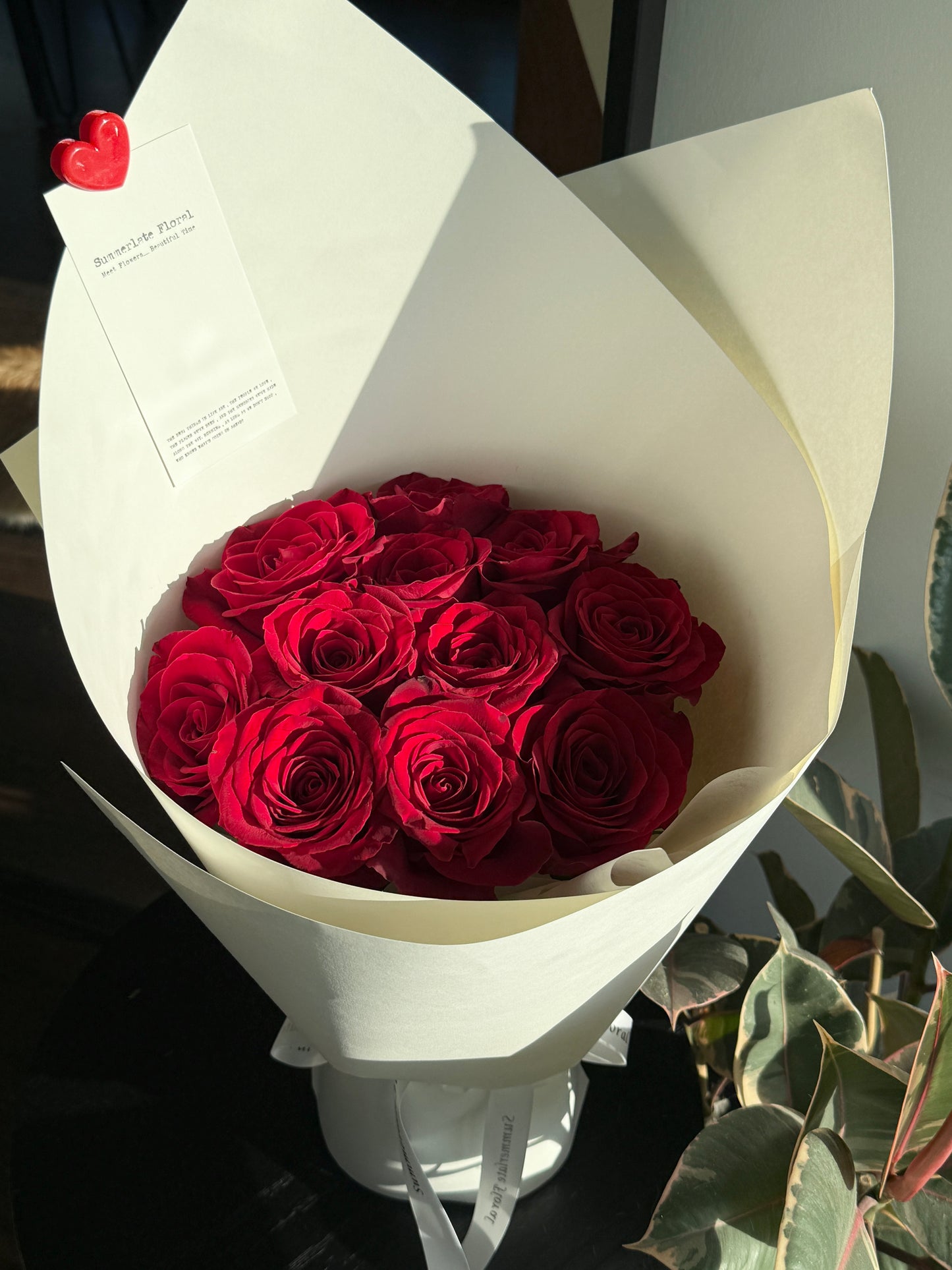 Card wrapping rose bouquet